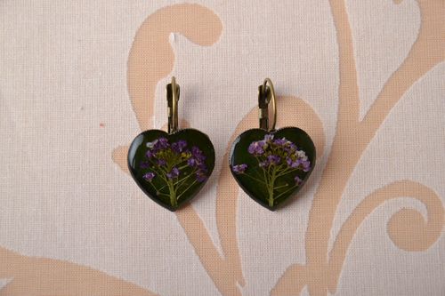 Boucles doreilles cœurs avec fleurs naturelles faites main - MADEheart.com