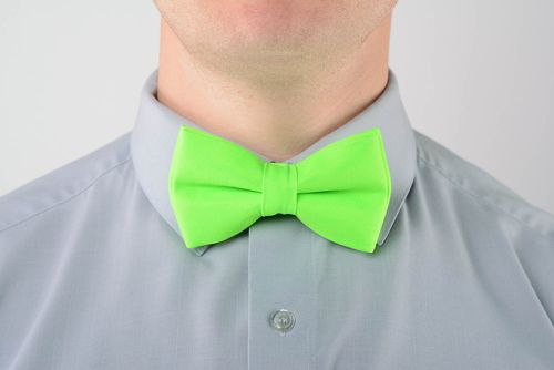 Gravata borboleta feita de gabardine de cor verde clara - MADEheart.com