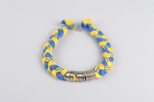Collier textile Bijou fait main tresse jaune bleu stylé Cadeau original - MADEheart.com