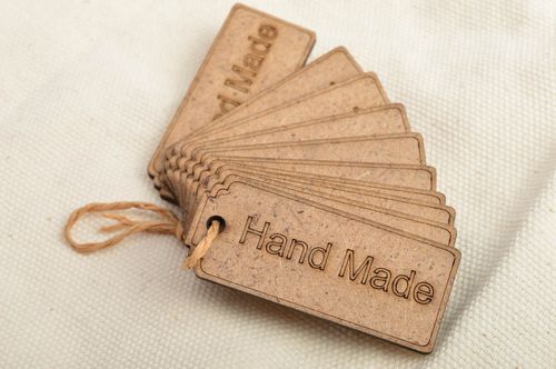 Petite étiquette en bois MDF avec inscription Hand Made faite main pour création - MADEheart.com