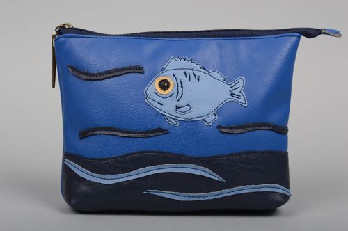 Сумка ручной работы сумочка клатч женская сумка синий клатч из кожзама с рыбкой  - MADEheart.com