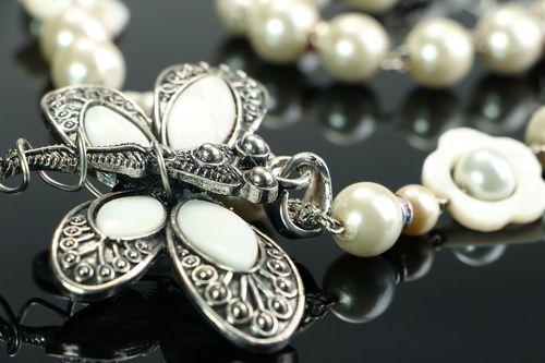 Collar con perlas artificiales Libélula - MADEheart.com