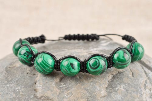 Bracciale shamballa dautore fatto a mano accessorio verde nero da donna - MADEheart.com