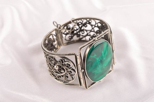 Damen Armband handmade Metall Schmuck Geschenk für Frauen ajour mit Malachit - MADEheart.com