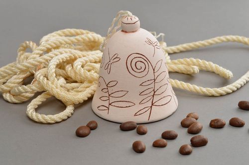 Originelles Designer Keramik Glöckchen handgemacht mit Bemalung für Öko Dekor - MADEheart.com