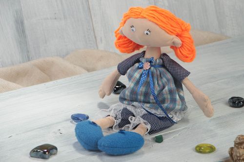 Мягкая тканевая кукла ручного пошива в голубом хлопковом платьице с кружевами  - MADEheart.com