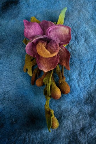 Grosse broche Bijou fait main fleur en laine feutrée Cadeau femme original - MADEheart.com
