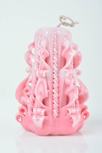 Розовая парафиновая свеча вырезанная вручную ажурная оригинальная красивая - MADEheart.com