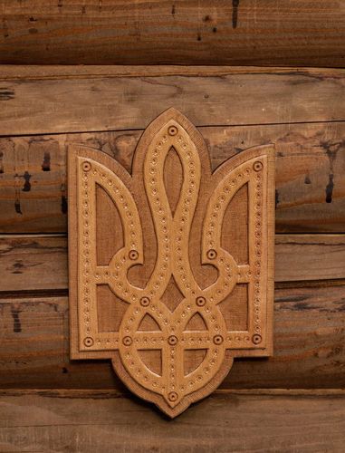 Pannello di legno fatto a mano Arazzo in legno Arazzo ucraino Tridente simbolo - MADEheart.com