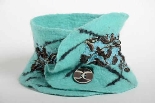Écharpe bleue faite main Vêtement femme laine feutrée motif noir Idée cadeau - MADEheart.com