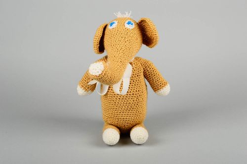 Peluche original juguete hecho a mano elefante marrón tejido regalo para niño - MADEheart.com