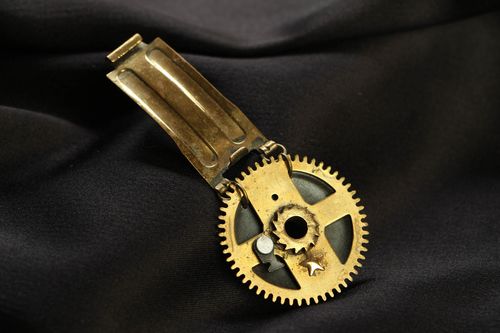Steampunk brooch with clock mechanism - MADEheart.com