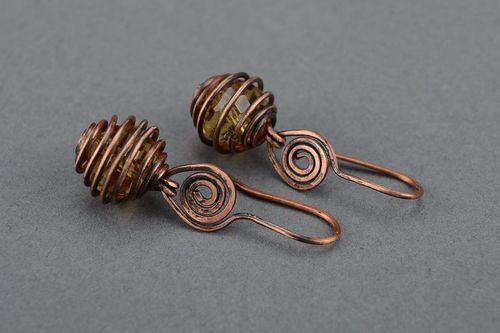 Ohrringe mit böhmischen Perlen in Wire Wrap-Technik - MADEheart.com