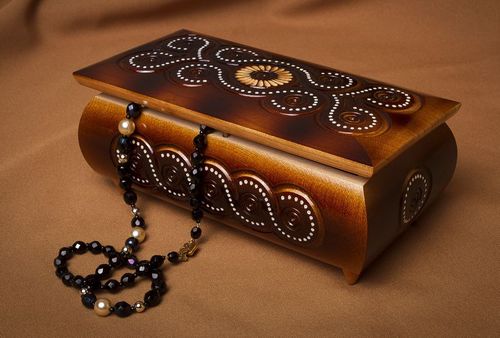 Carved wooden box with encrustation - MADEheart.com