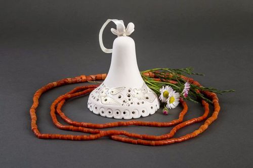 Campanello dautore in ceramica fatto a mano campanella tenera bianca - MADEheart.com
