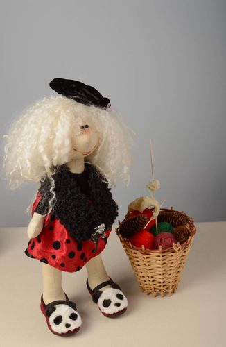 Poupée faite main en lin et laine originale blonde décorative pour enfants - MADEheart.com