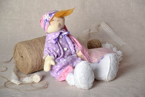 Muñeca de interior Soñadora con almohada - MADEheart.com