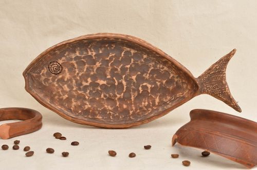 Плоская керамическая тарелка для рыбы красивая глиняная посуда ручной работы  - MADEheart.com