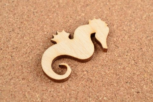 Handgemachte kleine Figur zum Bemalen  Miniatur Figur Holz Rohling Seepferd - MADEheart.com