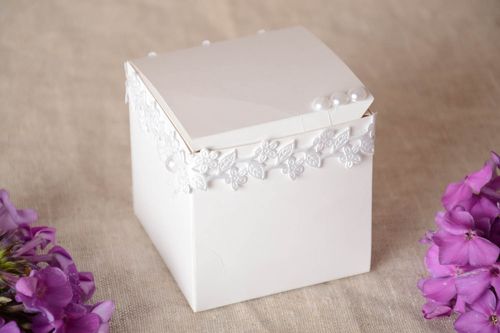 Подарочная коробка из картона с полубусинами ручной работы маленькая красивая - MADEheart.com