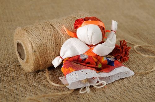 Bambola di stoffa fatta a mano amuleto talismano giocattolo etnico slavo - MADEheart.com