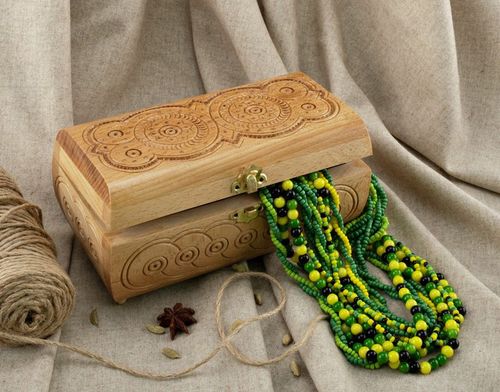 Scatola di legno fatta a mano Cofanetto di legno Scrigno intagliato in legno - MADEheart.com