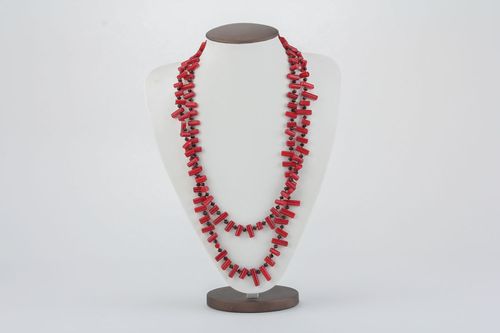 Red necklace made of natural stone - MADEheart.com