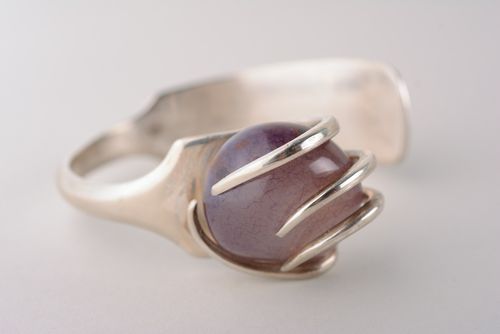 Bracelet en maillechort étroit fait main à partir de fourchette avec pierre - MADEheart.com