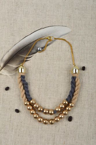 Collier fantaisie Bijou fait main fils perles en plastique Accessoire femme - MADEheart.com