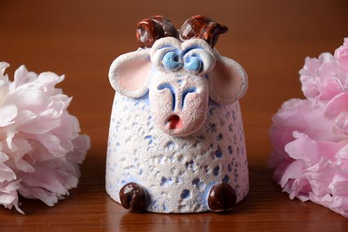 Grelle lustige bemalte Keramik Spardose aus Ton Halbporzellan Schaf Handarbeit - MADEheart.com