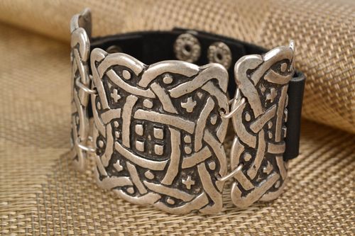 Bracelet en métal coulé original style ethnique fait main La Rus de Kiev - MADEheart.com