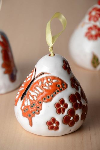 Clochette céramique peinte de glaçure et émail faite main papillon et fleurs - MADEheart.com