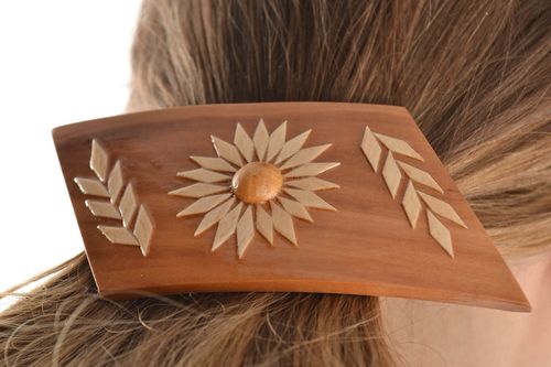 Große braune originelle schöne öko reine handmade Haarspange aus Holz Schmuck - MADEheart.com