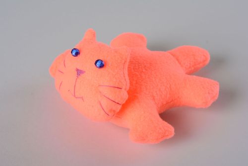 Brinquedo macio de fleece feito à mão Gatinho cor de rosa - MADEheart.com