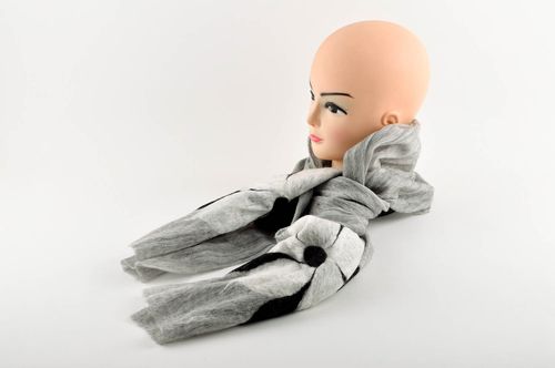 Écharpe grise faite main Châle femme en laine de mérinos et tulle Idée cadeau - MADEheart.com