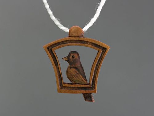 Ciondolo uccello di legno decorativo fatto a mano Pendente in legno - MADEheart.com