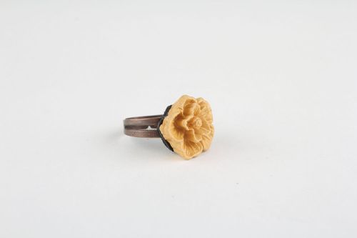 Bague fleur en pâte polymère faite main  - MADEheart.com