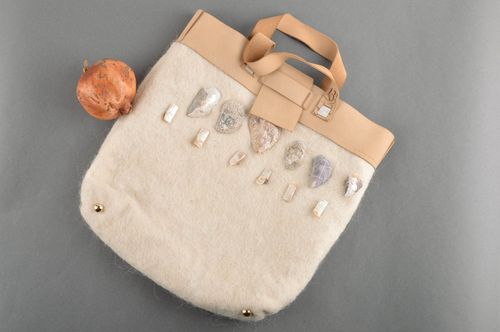 Borsa bella di stoffa fatta a mano borsetta di feltro accessori donna   - MADEheart.com