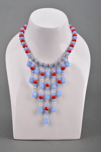 Collier en perles de cristal bleu ciel rouge grand original fait à la main - MADEheart.com