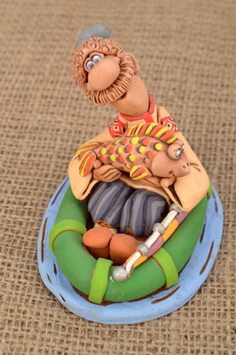 Figurine en terre cuite Pêcheur dans le bateau - MADEheart.com