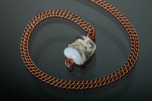 Colgante de cobre en técnica de alambrismo con cuenta de cristal de lampwork - MADEheart.com