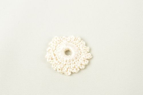 Fornitura fatta a mano fiore di lana per spilla semilavorato da bigiotteria - MADEheart.com