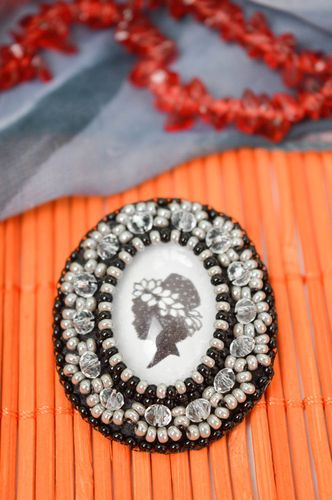 Beautiful handmade beaded brooch vintage brooch jewelry beadwork ideas - MADEheart.com