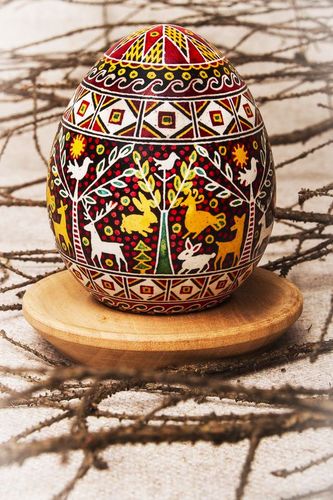 Huevo pintado de Pascua Bosque - MADEheart.com