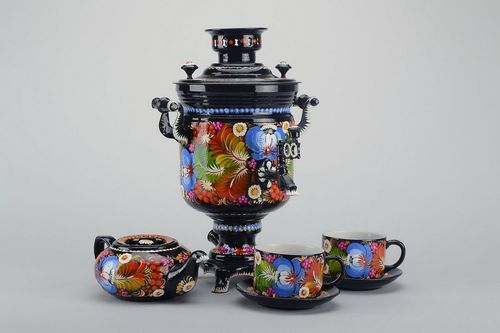 Flame painted samovar on wirewoods and coals - MADEheart.com