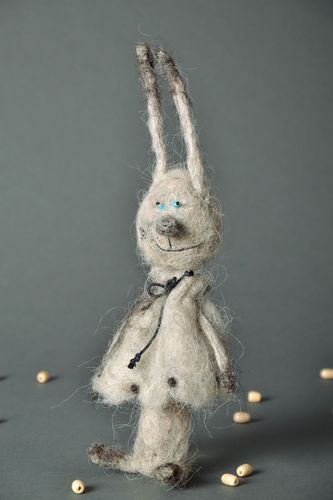 Brinquedo de lã Coelho - MADEheart.com