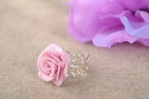 Handmade rosa Blumen Ring Damen Modeschmuck Geschenk für Frau aus Polymerton - MADEheart.com