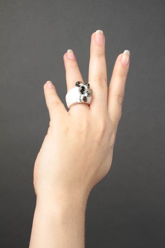Bague pate polymere Bijou fait main blanc Accessoire pour femme design - MADEheart.com