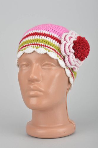 Bonnet fille fait main Bonnet tricot rayé multicolore avec fleur Vêtement enfant - MADEheart.com