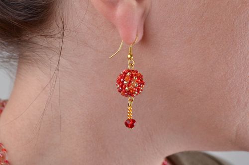 Orecchini di perline fatti a mano rotondi accessorio originale bello da donna - MADEheart.com